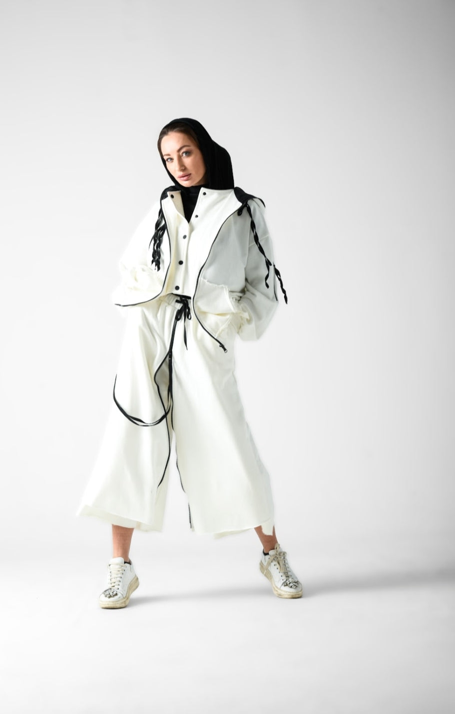 Minimalist Muse (white/grey)