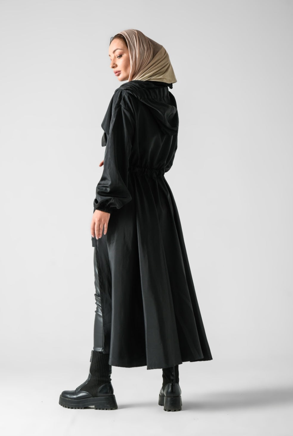 Whispering Dunes (black/camel)