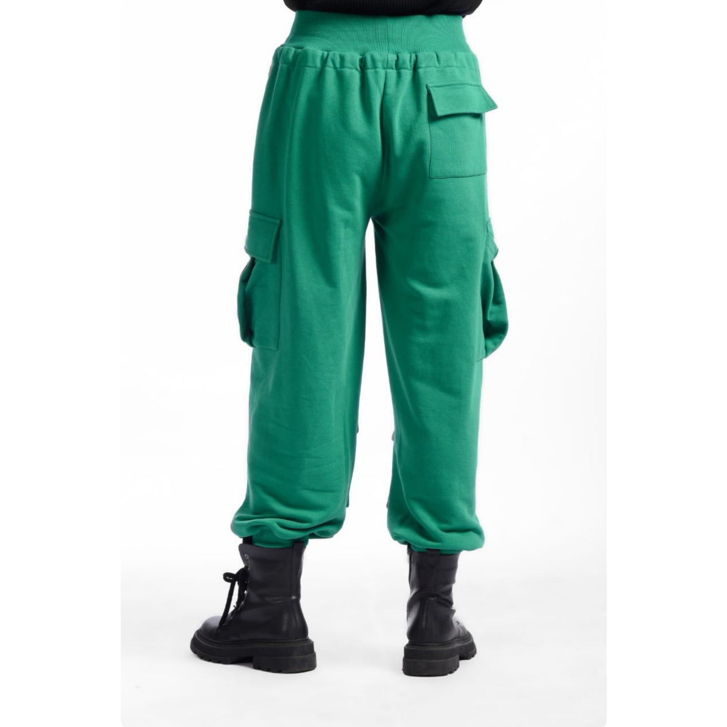 Trousers with pockets