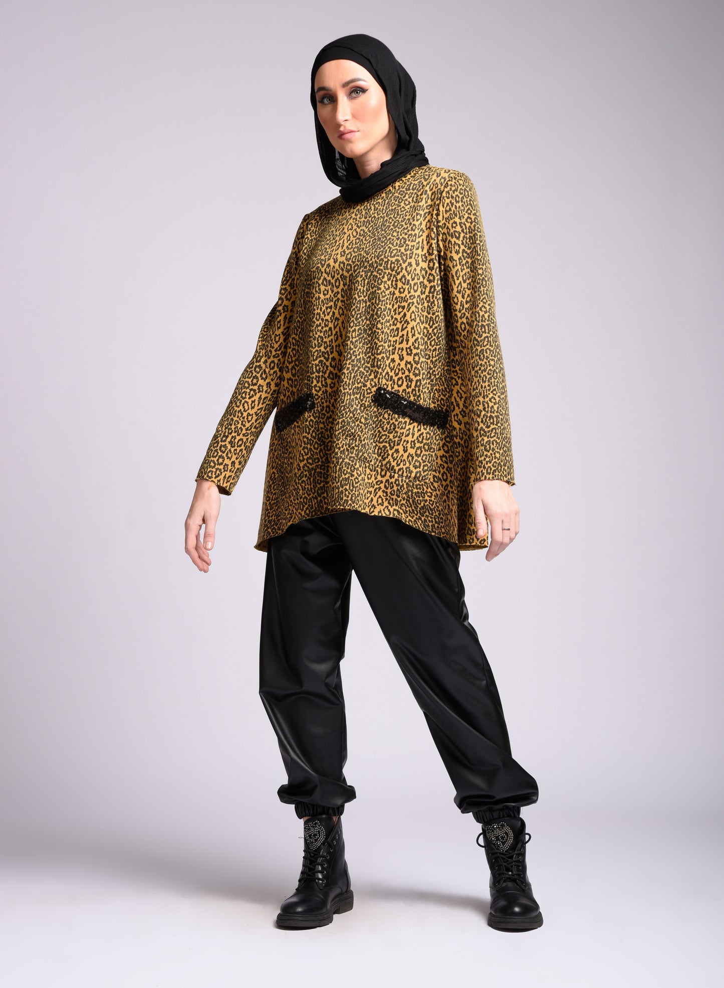 yellow blouse with long sleeves, round neck and pockets