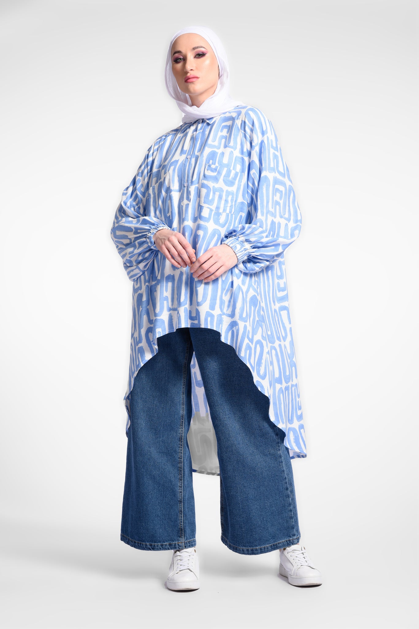 blouse with loose sleevesBlack blouse with loose sleeves