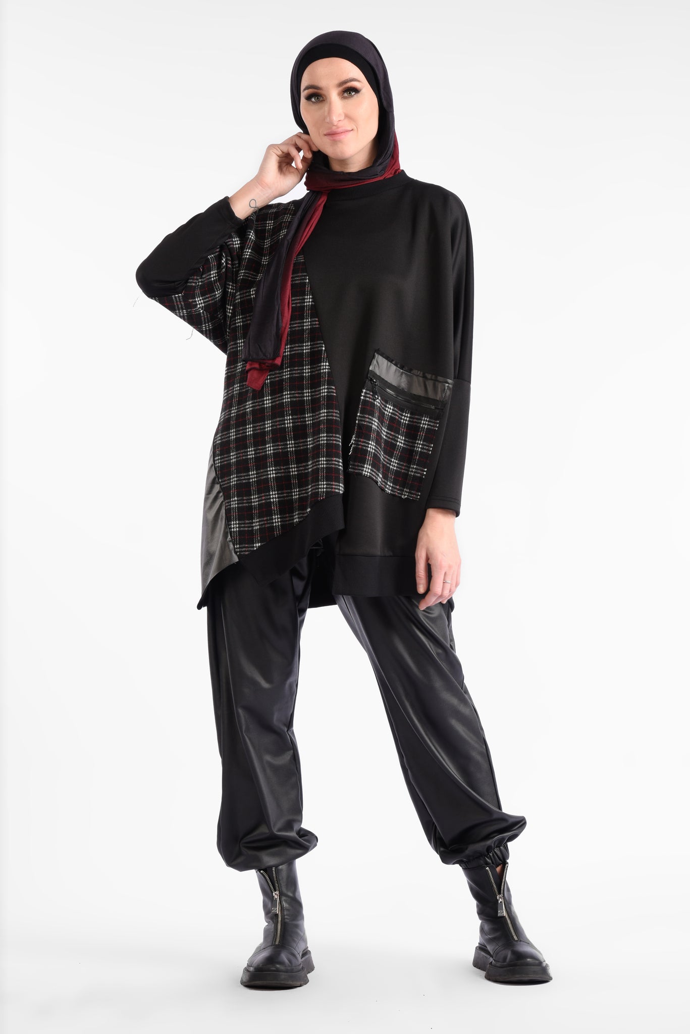 Black printed long-sleeved sweater