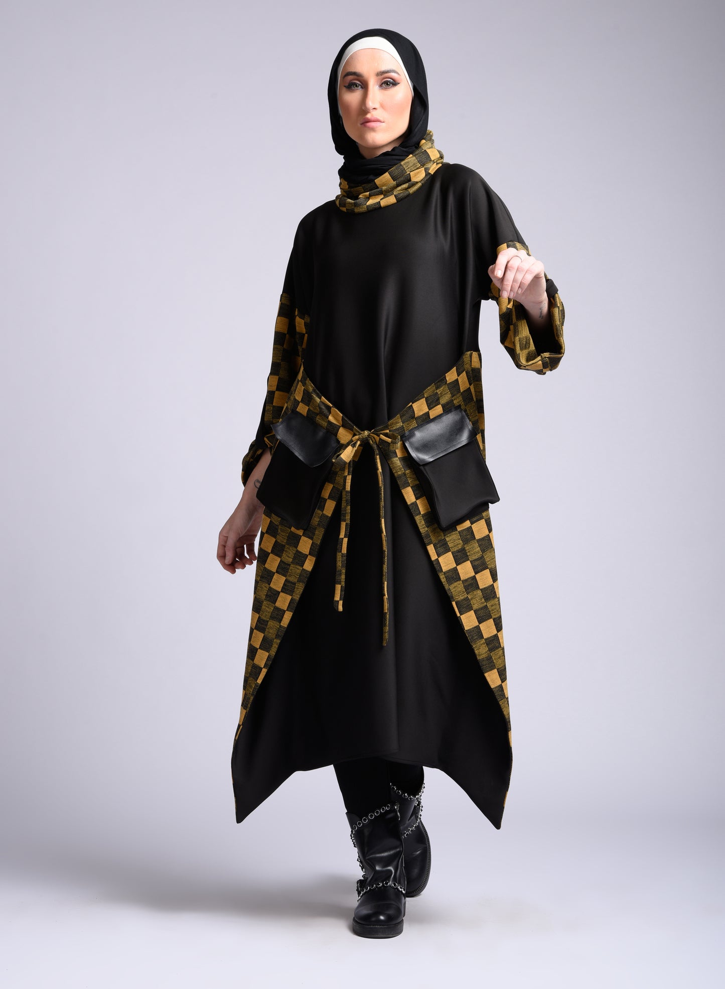 Yellow Long dress with wide sleeves and tie