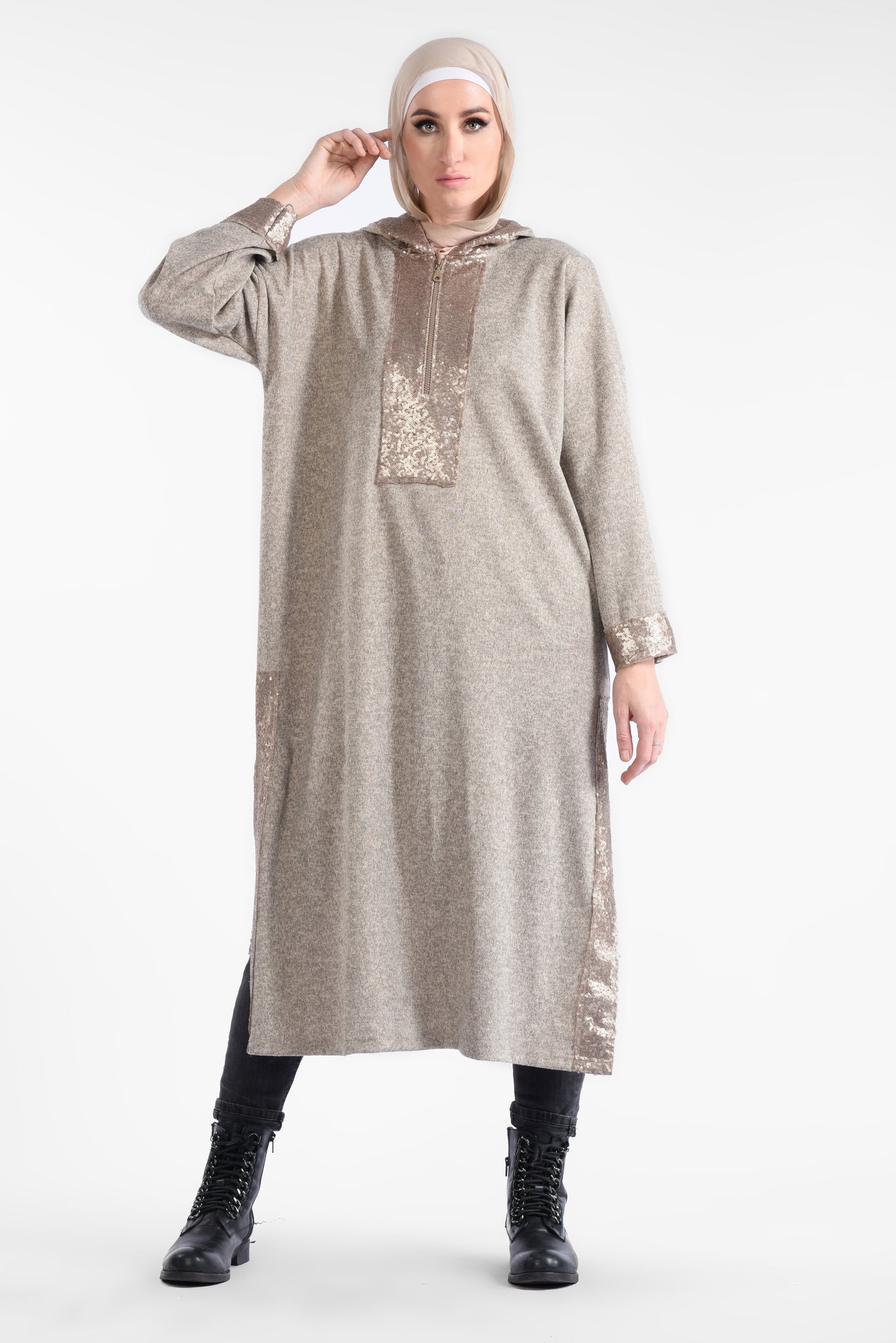 Midi dress with open hood and wide sleeves