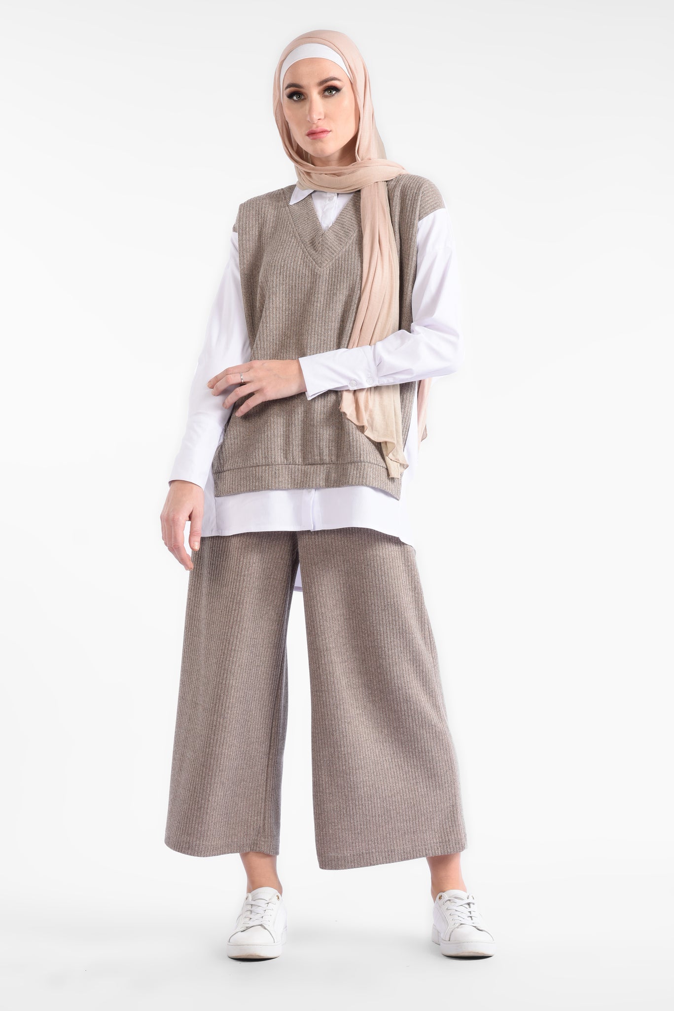 Beige Long-sleeved white blouse