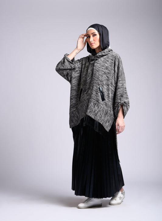Long black blouse with a pattern