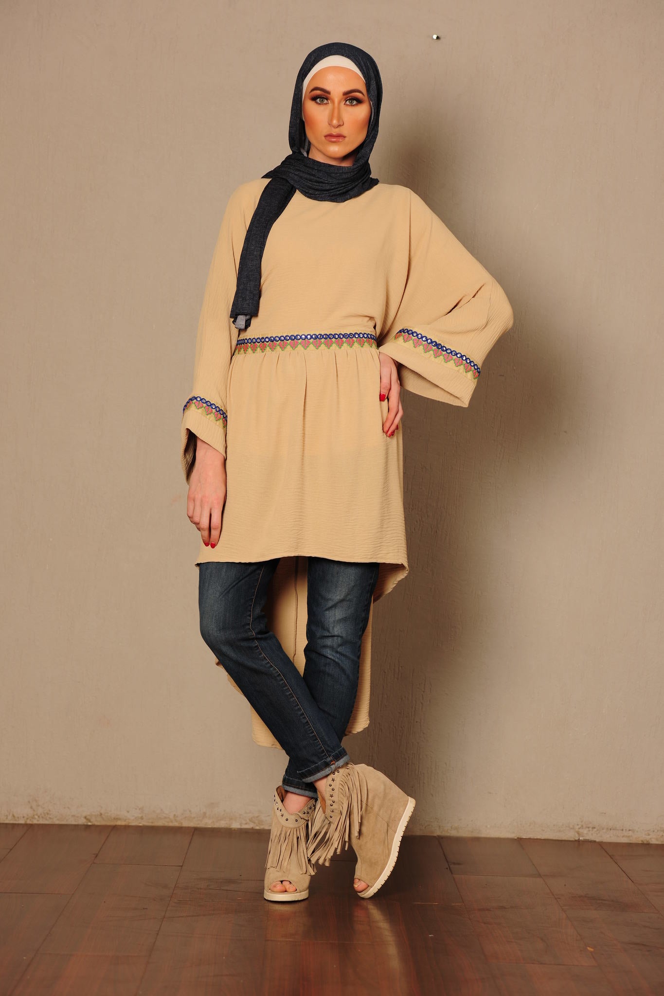 Long blouse with tie and loose sleeves