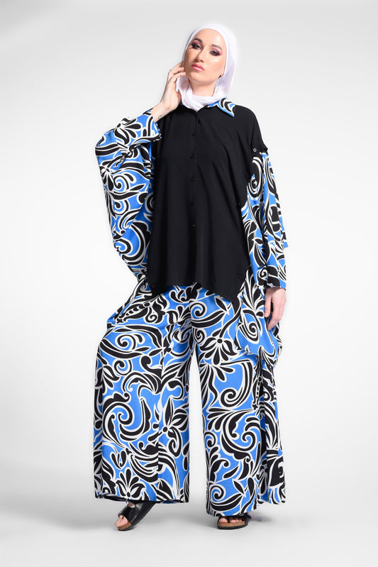 Oversized blouse with bat sleeves and a round neck