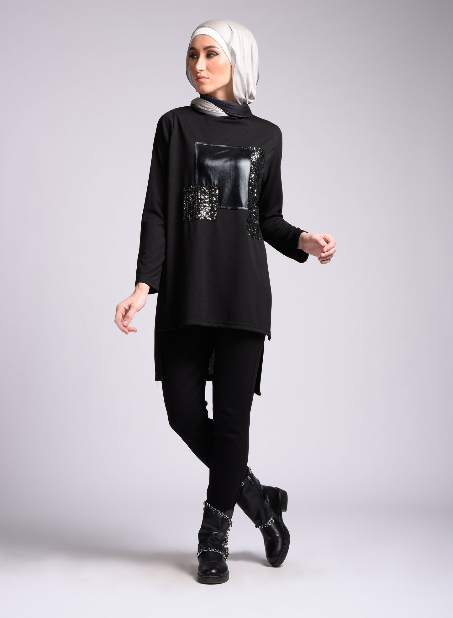 Black long-sleeved round neck blouse