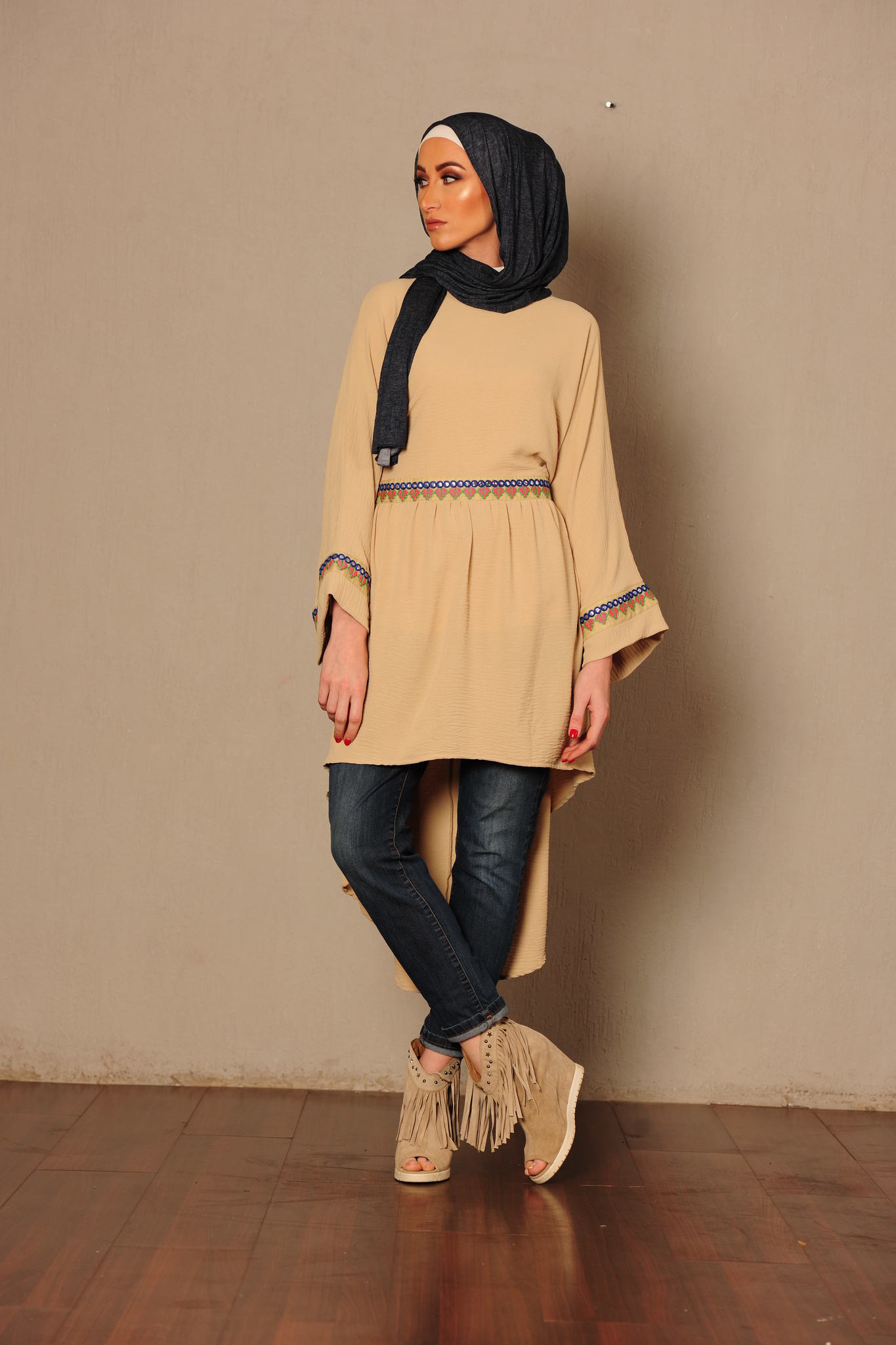 Long blouse with tie and loose sleeves