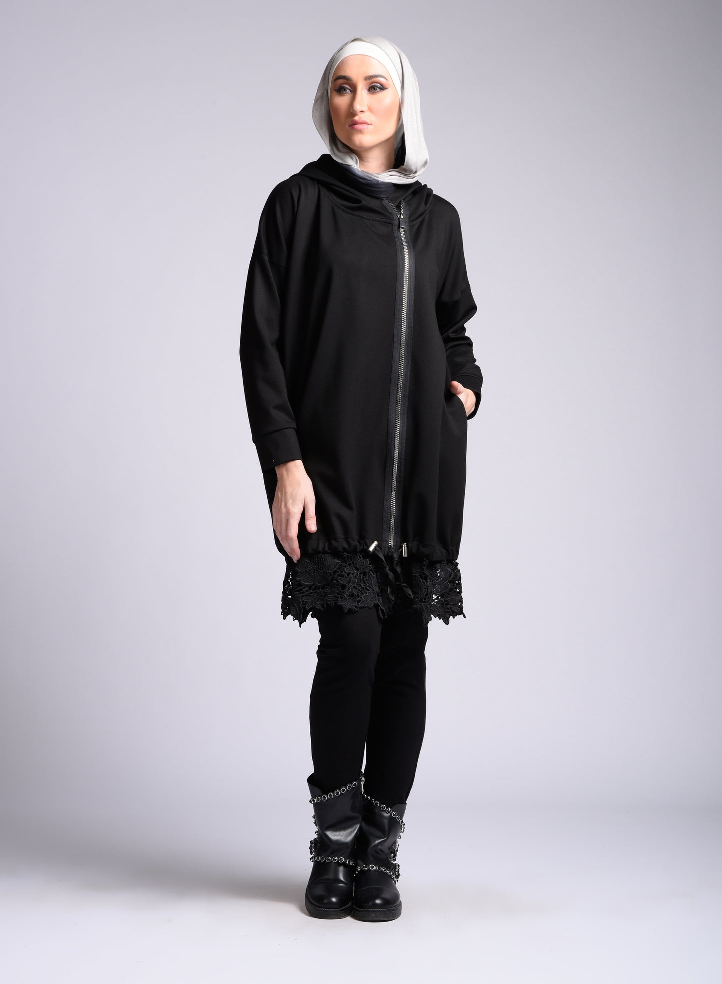 Long black blouse with long sleeves and zip