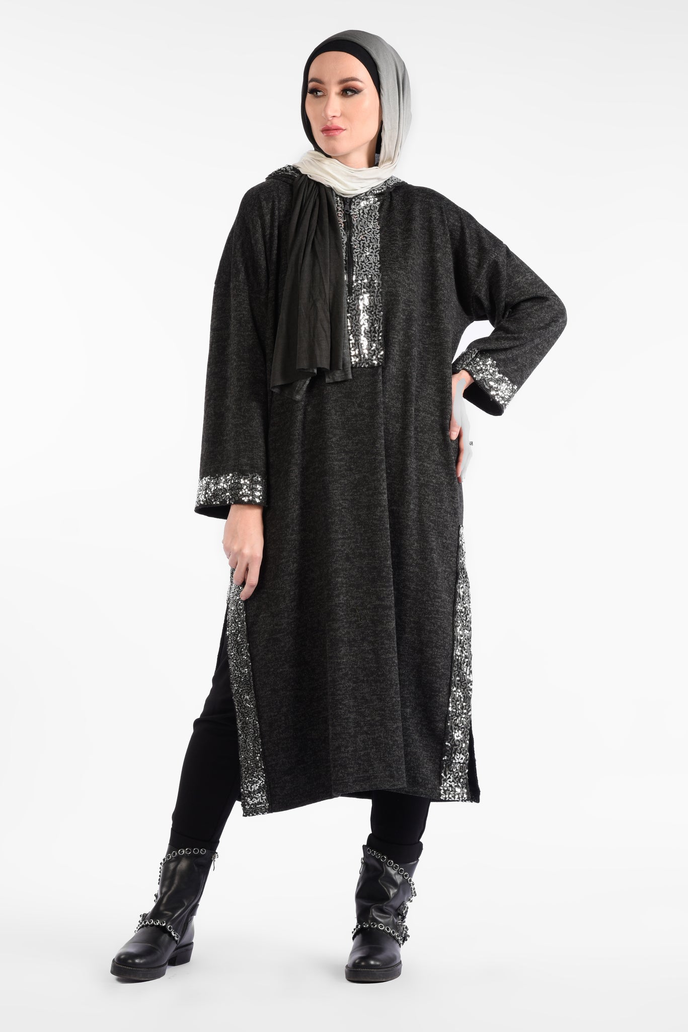 Midi dress with open hood and wide sleeves